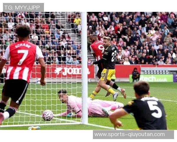 B费休息期间亲临训练基地现场观摩替补球员训练情况