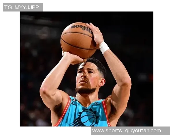 布克表现出色半场10投6中贡献16分2篮板3助攻1盖帽展现全面能力